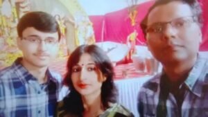 আত্মীয়রা মুখ ফিরিয়ে নেওয়ায় এক চিতেয় পুড়ল গোটা পরিবার! বারাণসীর হোমস্টের এই ঘটনা চোখে জল আনবে