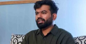 ভাঙা জানলায় মন্ত্রীর ছবি, শৌচাগারে জল নেই! স্বাধীনতা দিবসে মহারাষ্ট্রের সরকারি স্কুলের কঙ্কালসার চিত্র ফাঁস