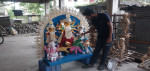 সোশ্যাল মিডিয়ার একটি পোস্টই বদলে দিল ভাগ্য! শিলিগুড়ির তরুণ ভাস্করের তৈরি প্রতিমা এখন কোরিয়ায়।