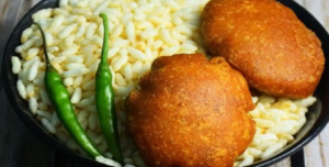চা-মুড়ির সঙ্গে গরম গরম ‘আলুর চপ’ খাচ্ছেন, কিন্তু ইংরেজিতে একে কী বলে জানেন কি? জানলে চমকে যাবেন!