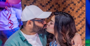 স্বামীর ঠোঁটে ঠোঁট ডুবিয়ে রোমান্টিক পোজ ইমন চক্রবর্তীর! বার্থডে পার্টিতে কী কী হল?