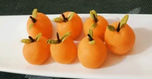 সাধারণ সুজির হালুয়া ভুলে যান! কমলার ছোঁয়ায় বানান এই রাজকীয় লাড্ডু, স্বাদ ভুলবেন না