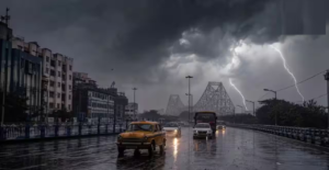 পুজোর আগে ফের ঘূর্ণাবর্তের ফলায় বানভাসি হতে চলেছে বাংলা? আবহাওয়া নিয়ে বড় বার্তা হাওয়া অফিসের!