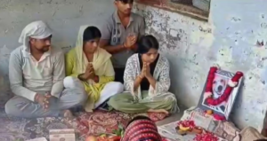 পোষ্য নয়, ভাইয়ের মতো ভালোবাসত! ১২ বছরের কুকুরের মৃত্যুর পর যা করল পরিবার, দেখলে চোখে জল আসবে