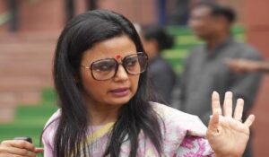 দলের সঙ্গে বেইমানি করলে কাউকে রেয়াত নয়! সাসপেন্ড করার হুঁশিয়ারি দিতেই মহুয়া মৈত্রকে ঘিরে প্রবল প্রতিরোধ এলাকায়