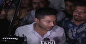 পুলিশকে ধাক্কা, জামা ধরে টানাটানি! বিতর্কিত সেই ঘটনায় সটান শেক্সপিয়র সরণি থানায় হাজির হলেন অভিষেক বন্দ্যোপাধ্যায়
