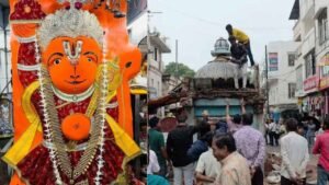 উজ্জয়িনীর এইমস সরাতে গিয়ে আটকে গেল প্রশাসন! এই অলৌকিক হনুমান মন্দিরকে কেউ নড়াতে পারছে না কেন?