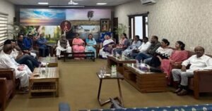 অভিষেকের ২২ পৃষ্ঠার অভিযোগের খড়্গ! স্পিকারের নোটিশে পড়ে গিয়ে আইনি লড়াইয়ে বড় মোড় আনলেন তৃণমূল বিদ্রোহীরা