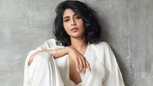 পোশাক নিয়ে কটাক্ষের মাঝেই নগ্ন সত্য ফাঁস! ক্যামেরার সামনে চরম হেনস্থার শিকার হয়ে ঠিক কী বললেন দক্ষিণী তারকা?