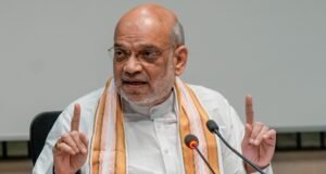 যুবসমাজের রোষের মুখে নমনীয় নীতি! স্বৈরাচারী কায়দায় নয়, আলোচনার পক্ষেই সওয়াল স্বরাষ্ট্রমন্ত্রীর