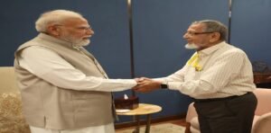 ভাদনগরের বেঞ্চের বন্ধু এখন প্রধানমন্ত্রী! ৪০ বছরের পুরনো জমি কাণ্ডে সিবিআই তদন্তের দাবি বৃদ্ধ সহপাঠীর