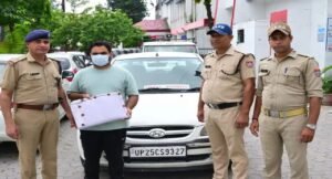ভুয়া আইডি কার্ড আর এয়ারগান নিয়ে দাপিয়ে বেড়াচ্ছিল যুবক! হলদওয়ানিতে আসল পরিচয় ফাঁস হতেই কপালে হাত পুলিশের