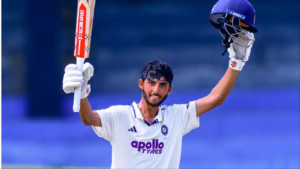 অস্ট্রেলিয়ার বিরুদ্ধে মাঠে নেমেই বিশ্বরেকর্ড! দুশো রান করে ভারতীয় ক্রিকেটে কিসের ঝড় তুললেন ১৭ বছরের তরুণ?