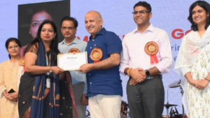মাত্র ৬০ টাকার চাকরি থেকে সোজা জাতীয় পুরস্কার! হরিয়ানার এই শিক্ষিকার লড়াই চোখ ভিজিয়ে দেবে