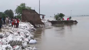 বাড়ছে নদীর জল, ডুবছে ঘরবাড়ি-ফসল! ১০ লক্ষ মানুষের জীবনে নেমে এল বিপর্যয়, হাই অ্যালার্ট জারি!