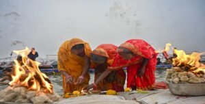 পরিবারে কারও মৃত্যু হলে ১ বছর কী কী করা নিষেধ? গরুড় পুরাণের এই কঠোর নিয়মগুলি না মানলে হতে পারে বড় অমঙ্গল!