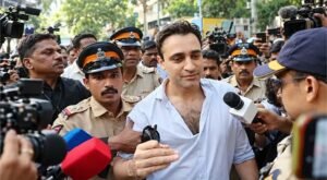 ‘দেশ ছাড়ার নোটিস অসাংবিধানিক’, FRRO-র বিরুদ্ধে সোজা বোম্বে হাইকোর্টে ইমরান খান