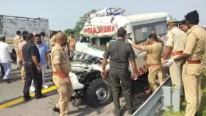শহীদের কফিনবাহী অ্যাম্বুলেন্সে বিভীষিকাময় দুর্ঘটনা! চালক ঘুমিয়ে পড়তেই পিছন থেকে সজোরে ধাক্কা ট্রাকে— মৃত ৪!