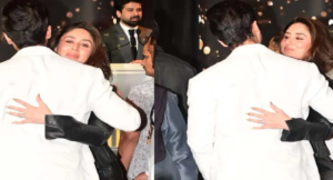“ব্রেকআপের এত বছর পর এ কী করলেন তাঁরা?” ক্যামেরার সামনে শাহিদ-করিনার উষ্ণ কোলাকুলি, হইচই নেটদুনিয়ায়