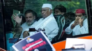 নির্বাচন কমিশনের নিরপেক্ষতা নিয়ে তুলকালাম! বিরোধীদের মহামিছিল সুপ্রিম কোর্টে ঢুকতেই চরম উত্তাপ দিল্লিতে