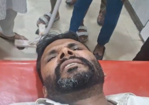 দিনদুপুরে রক্তে ভাসল রাস্তা! বাইক থামিয়ে খোদ গ্রাম প্রধানকে গুলি করে খুন করার চেষ্টা, আশঙ্কাজনক অবস্থায় হাসপাতালে