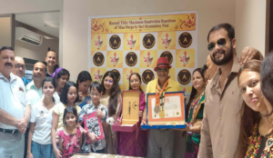 ৪৪ বছরের একটানা তপস্যা! ডায়েরির পাতায় ৩ কোটির বেশি ‘দুর্গানাম’ লিখে বিশ্বমঞ্চে চমক শিলিগুড়ির বাসিন্দার।